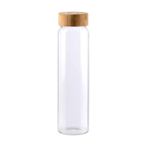 Schlanke, auslaufsichere Trinkflasche aus hochwertigem Borosilikatglas mit Bambus-Schraubverschluss. Für heiße und kalte Getränke geeignet. Durch das elegante Design eignet sich die stilvolle Flasche auch für den Einsatz bei Tisch. Die Glasflasche ist spülmaschinengeeignet, mit Ausnahme des Schraubverschlusses. Um den Aufdruck zu erhalten, wird Waschen von Hand empfohlen. Fassungsvermögen 1.000 ml. Verpackt pro Stück.