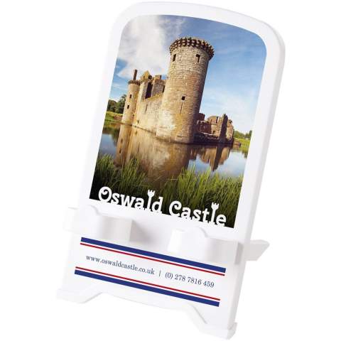 Accessoire de bureau indispensable, ce support de téléphone est idéal pour tous ceux qui travaillent à domicile. Cet article pratique permet de garder votre téléphone à portée de main et prêt pour les appels vidéo, le visionnage de vidéos ou simplement pour consulter les réseaux sociaux. Le panneau arrière blanc est fabriqué à partir de plastique recyclé, le support étant conçu afin de permettre de recharger l'appareil en le plaçant dessus. Livré emballé à plat dans un coffret cadeau, avec un profil mince le rendant idéal pour l'expédition. Fabriqué au Royaume-Uni.