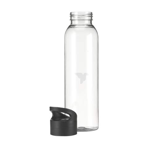 WoW! Luxe waterfles van helder RPET. Met praktische, kunststof schroefdop. Llekvrij en herbruikbaar. Niet vaatwasserbestendig. Inhoud 650 ml. GRS-gecertificeerd. Totaal gerecycled materiaal: 83%.