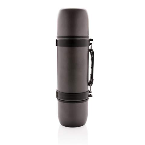 Doppelwandige Stainless-Steel Thermosflasche in elegantem Design mit Griff und Schultergurt sowie 2 passenden Tassen. Auslaufsicher, nur Handwäsche. Inhalt: 700ml.<br /><br />HoursHot: 5<br />HoursCold: 15