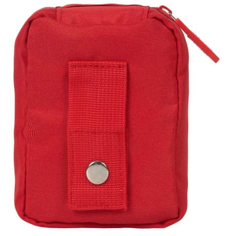 Kit de premiers secours MDR classe 2a. L’étui en nylon contient 59 pièces d’équipement de premiers secours d’une durée de conservation de 5 ans. Contenu : 40 pansements résistants à l’eau, 6 écouvillons secs, 4 tampons nettoyants pour la peau, 2 pansements de premier secours, 1 bandage élastique, 1 paire de ciseaux, 1 pince à épiler métallique, 1 compresse de coton pour brûlures, 1 paire de gants jetables, 1 rouleau de sparadrap et 1 mode d’emploi.