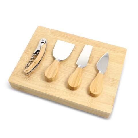 Deze set bestaat uit drie kaasmessen en een wijnflesopener, opgeborgen in een bamboe doos die ook dienst doet als serveerplank. De messen zijn ontworpen voor verschillende kaassoorten, terwijl de doos gemak en stijl toevoegt.