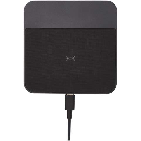 Le tapis de charge sans fil haut de gamme Hybrid de 15 W est un atout pour tout bureau. Il peut facilement tenir dans les poches d'un sac d'ordinateur portable en raison de son design ultra-mince. Fabriqué à partir d'un boîtier en aluminium durable combiné à un tapis de charge en cuir TPU antidérapant. Avec une sortie de charge sans fil jusqu'à 15 W, les appareils sont entièrement alimentés rapidement. Compatible avec tous les appareils Qi (iPhone 8 ou supérieur et appareils Android prenant en charge la recharge sans fil). Fonctionnalités intégrées FOD (Foreign Object Detection) pour identifier les objets indésirables et assurer un processus de charge en douceur. Livraison dans une boîte en papier Kraft de qualité supérieure avec un autocollant coloré. Câble de chargement de type C inclus.