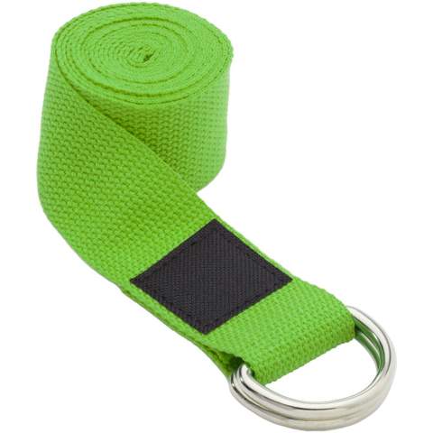 Yogagurt aus recyceltem Polyester (RPET). Die Verwendung von RPET bei der Herstellung von Yogagurten trägt zur Abfallvermeidung und zur Förderung der ökologischen Nachhaltigkeit bei. Durch die Verwendung von recyceltem Kunststoff wird die Produktion von neuem Kunststoff auf ein Minimum reduziert und ist somit eine nachhaltigere Wahl. Größe 181 × 3,8 cm. Die Hülle ist ebenfalls aus RPET gefertigt.
