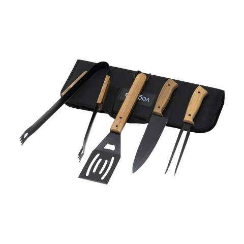 Ensemble barbecue 4 pièces: spatule, fourchette, couteau et pince à viande. L'acier inoxydable a un beau revêtement noir et les accessoires ont des poignées en bois d'acacia. Cet ensemble chic est livré dans une sachet en nylon 600D.