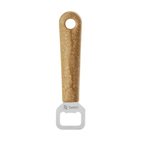 Ouvre-bouteille en acier inoxydable et de haute qualité de la marque Orthex. Son manche est en plastique biosourcé : un mélange de déchets de canne à sucre et de fibres de bois d'épicéa scandinave. Fourni avec un œillet de suspension pratique. Passe au lave-vaisselle. Le lavage à la main est recommandé pour préserver l’impression. Fabriqué en Suède.