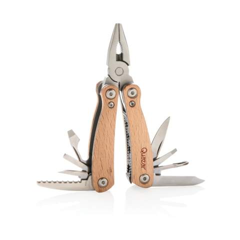 Mini-Outil multifonctions compact et robuste en bois de hêtre avec 12 fonctions. Les outils en acier inoxydable sont: pince à bec, pince, pince coupante, petit couteau, tournevis cruciforme, petit tournevis plat, tournevis plat, ouvre-bouteille, décapsuleur, lame dentelée, lime et excavateur. Emballé dans une boîte cadeau.