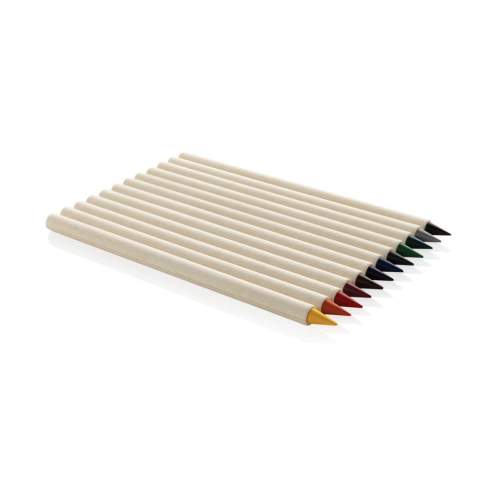 Entfesseln Sie Ihre Kreativität mit dem Micki GRS 12-tlg. Infinity-Buntstifteset. Dieses Set enthält leuchtende Farben wie Blue Lake, Dark Blue Ocean, Orange, Schwarz, Lila, Dark Forest Green, Grass Green, Grau, Gelb, Rot, Braun und Pink. Jeder Stift wird aus 94% recyceltem, GRS-zertifiziertem Milchkartonpapier hergestellt und verfügt über eine langlebige Graphitspitze für glatte, lang anhaltende Markierungen. Im Gegensatz zu herkömmlichen Holzstiften, die nur etwa 200m weit schreiben, halten diese Tree Free Infinity Stifte bis zu 20.000m lang. Sie schreiben nicht nur wie ein normaler Bleistift, sondern lassen sich auch sauber ausradieren und verfügen über eine Touch-Spitze für die Bedienung von Mobilgeräten. Das Set ist in einer umweltfreundlichen FSC®-Mix-Verpackung verpackt. Entdecken Sie einen Bleistift, der länger hält, glatter schreibt und weiter reicht als je zuvor.