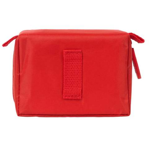 Kit de premiers secours MDR classe 2a. L’étui en nylon contient 31 pièces d’équipement de premiers secours d’une durée de conservation de 5 ans. Contenu : 9 pansements, 8 épingles à nourrice, 5 écouvillons secs, 4 tampons nettoyants pour la peau, 1 bandage triangulaire, 1 paire de mini-ciseaux, 1 bandage élastique, 1 rouleau de sparadrap et 1 mode d’emploi.