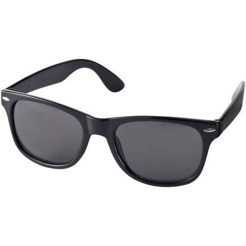 These retro-designed sunglasses are the ideal promotional giveaway during summer festivals, events or other sunny outdoor activities. This eyewear conforms to EN ISO 12312-1, has UV400 lenses which are rated as Category 3, making it the perfect choice for protection against bright sunlight. Thanks to the PC plastic material, the sunglasses are lightweight and comfortable to wear.