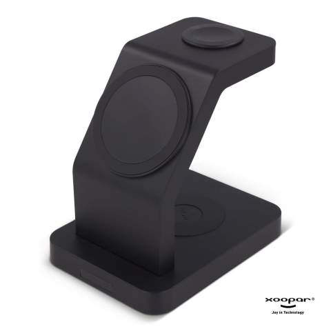 Mit diesem kabellosen 3-in-1-Ladegerät können Sie mehrere Geräte gleichzeitig aufladen. Die magnetische Ladefläche hält Ihr MagSafe-fähiges iPhone in Position. Darüber hinaus kann das Ladepad jedes Qi-fähige Gerät aufladen.