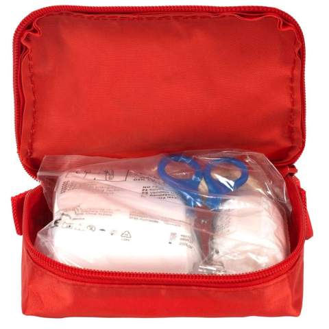 Kit de premiers secours MDR classe 2a. L’étui en nylon contient 31 pièces d’équipement de premiers secours d’une durée de conservation de 5 ans. Contenu : 9 pansements, 8 épingles à nourrice, 5 écouvillons secs, 4 tampons nettoyants pour la peau, 1 bandage triangulaire, 1 paire de mini-ciseaux, 1 bandage élastique, 1 rouleau de sparadrap et 1 mode d’emploi.