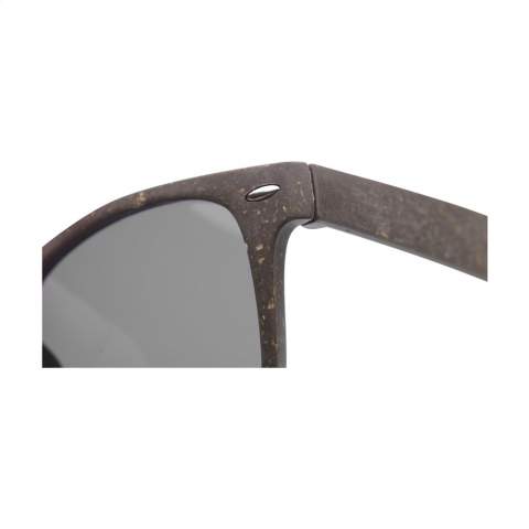 WoW! Robust sunglasses made from coffee grounds and bark fibers of pine trees. These different materials are combined to produce new products, just like these sunglasses. With UV 400 protection (according to European standards), these are the perfect giveaway. Each item is supplied in an individual brown cardboard box.
