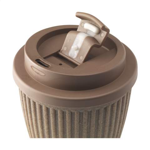 WoW! Deze dubbelwandige koffie to-go beker is gemaakt van koffiedik en suikerriet-afval. Deze duurzame beker heeft een schroefdeksel met drinkopening voorzien van een geïntegreerde sluiting om ongewenst lekken te voorkomen. De binnenwand, en het deksel met kliksluiting zijn gemaakt van een composteerbaar materiaal genaamd polyactide (PLA). Deze beker houd je koffie prima op temperatuur en is perfect voor onderweg. Herbruikbaar, BPA-vrij en Food Approved. Omdat dit product van natuurlijke materialen gemaakt is kunnen er lichte variaties zijn in kleur. Dit draagt bij aan de schoonheid en het individuele karakter van elke beker.  Inhoud 250 ml. Per stuk in kraft doos.