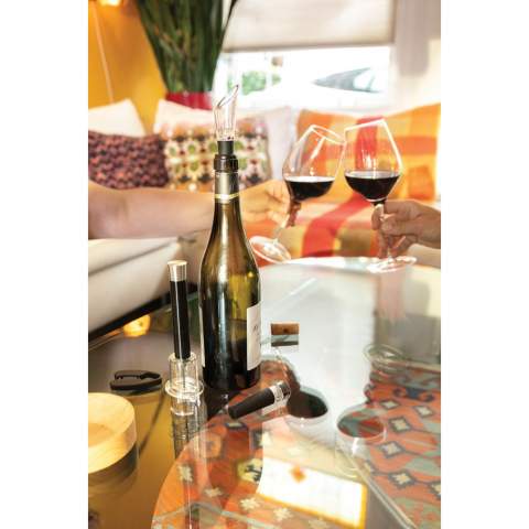 Mit dem Vino Connoisseur Set haben Sie alles was Sie zum Öffnen, Servieren und Lagern Ihres Lieblingsweins brauchen. Der Öffner, der Folienschneider, der Stopfen mit Vakuumpumpe sowie der Ausgießer mit Belüfter sind in einer schicken Box verpackt