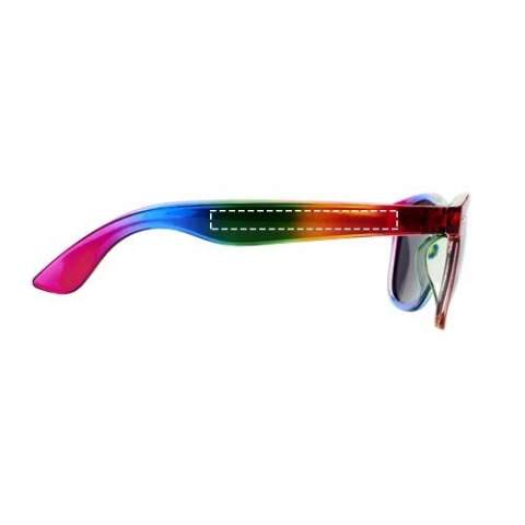 Sun Ray Sonnenbrille im Retro-Design mit transparentem Gestell in trendigen Regenbogenfarben. Erfüllt EN ISO 12312-1 und UV 400, die Gläser sind in Kategorie 3 eingestuft.
