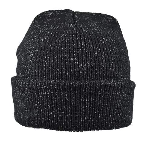 Diese Mütze hält den Kopf schön warm und ist mit reflektierendem Garn ausgestattet, das in der Dämmerung besonders auffällig ist. Stil, Wärme und Reflexion kombiniert!