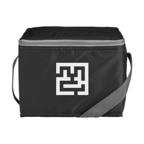 WoW! Sac isotherme en polyester RPET 210D : réalisé avec des bouteilles PET recyclées. Convient pour 6 canettes Avec bandoulière. Certifié GRS. Capacité env. 3,5 litres.