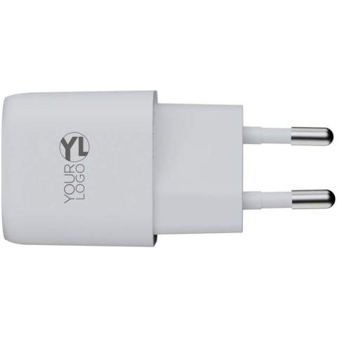 De 20 W GaN² Ultra-wandoplader is compacter en krachtiger dan ooit tevoren. Met zijn compacte ontwerp en functionaliteit met twee poorten is deze wandoplader perfect voor onderweg, op kantoor of thuis. Om afval te verminderen en bij te dragen aan een duurzamere toekomst, is de oplader gemaakt van 97% gerecycled plastic. Uitgang: 1 USB-C 20 W voeding en 1 USB-A 18 W Quick Charge 3.0. Geleverd met handleiding.