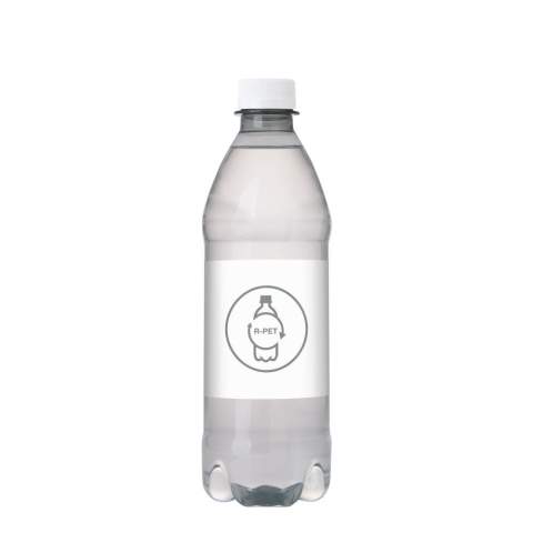 500 ml natural spring water in an R-PET bottle with screw cap. Kappe Farbe weiss.