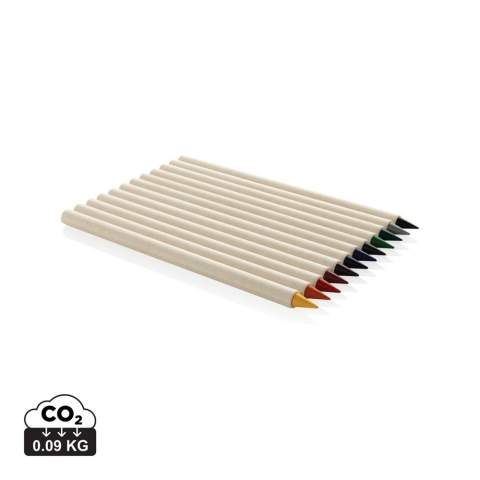 Entfesseln Sie Ihre Kreativität mit dem Micki GRS 12-tlg. Infinity-Buntstifteset. Dieses Set enthält leuchtende Farben wie Blue Lake, Dark Blue Ocean, Orange, Schwarz, Lila, Dark Forest Green, Grass Green, Grau, Gelb, Rot, Braun und Pink. Jeder Stift wird aus 94% recyceltem, GRS-zertifiziertem Milchkartonpapier hergestellt und verfügt über eine langlebige Graphitspitze für glatte, lang anhaltende Markierungen. Im Gegensatz zu herkömmlichen Holzstiften, die nur etwa 200m weit schreiben, halten diese Tree Free Infinity Stifte bis zu 20.000m lang. Sie schreiben nicht nur wie ein normaler Bleistift, sondern lassen sich auch sauber ausradieren und verfügen über eine Touch-Spitze für die Bedienung von Mobilgeräten. Das Set ist in einer umweltfreundlichen FSC®-Mix-Verpackung verpackt. Entdecken Sie einen Bleistift, der länger hält, glatter schreibt und weiter reicht als je zuvor.