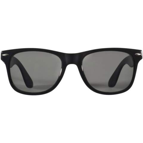 These retro-designed sunglasses are the ideal promotional giveaway during summer festivals, events or other sunny outdoor activities. This eyewear conforms to EN ISO 12312-1, has UV400 lenses which are rated as Category 3, making it the perfect choice for protection against bright sunlight. Thanks to the PC plastic material, the sunglasses are lightweight and comfortable to wear.