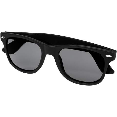 These retro-designed sunglasses are the ideal promotional giveaway during summer festivals, events or other sunny outdoor activities. This eyewear conforms to EN ISO 12312-1, has UV400 lenses which are rated as Category 3, making it the perfect choice for protection against bright sunlight. Thanks to the PC plastic material, the sunglasses are lightweight and comfortable to wear.