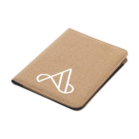 WoW! conference/document in A5 format, with cork cover and a pocket with credit card slot. Inside lined with non-woven material. Includes a pad with 30 sheets of lined paper and an environmentally friendly, blue ink ballpoint pen made of cork and wheat straw.
