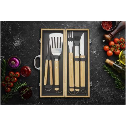 Bamboo 5-piece BBQ set with a shovel (40 x 9.5 cm), tong (34.5 x 6 cm), fork (38.5 x 3 cm), knife (38.5 x 3 cm), and brush (38 x 4.3 cm). The set is delivered in a bamboo gift box (46 x 16.2 x 7.4 cm). The handles and gift box are made of bamboo that is sourced and produced following sustainable standards.