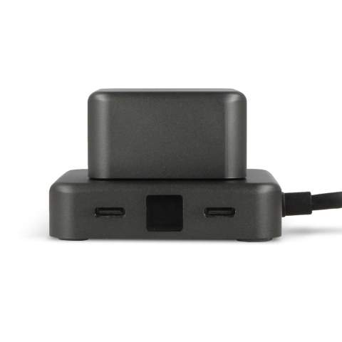 Geen compromissen hier! Onze hub is gemaakt van gerecycled aluminium, draait stressvrij, ondersteunt het opladen van laptops tot 100 W PD en heeft meerdere poorten: 2 USB-A, 2 USB-C, HDMI en een audiopoort. Verhoog uw connectiviteit op duurzame wijze!