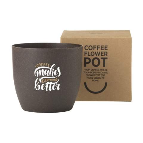 WoW! Dieser vollständig kompostierbare Blumentopf wird aus dem Kaffeesatz hergestellt, der bei der Zubereitung einer Tasse Kaffee anfällt. Er kann mit Ihrem Firmenlogo personalisiert werden und ist somit der perfekte Blumentopf, um ein wenig Grün in Ihr Büro zu bringen.      In den Niederlanden werden jährlich 120 Millionen Kilo Kaffeesatz produziert. Das Material auf Kaffeebasis ist eine Mischung aus gebrauchtem Kaffeesatz und einem Biopolymer. Das Biopolymer des Coffee Based Materials basiert auf recycelten Rohstoffen aus Kartoffel-, Getreide-, Wurzel- oder Samenmehl. Der gebrauchte Kaffeesatz ist ein Abfallstrom aus der Kaffeeindustrie oder der Büroumgebung. Hergestellt in Holland.  Da Kaffeesatz ein organisches Material ist, ist er natürlich biologisch abbaubar. Das Biopolymer ist außerdem biologisch abbaubar und entspricht der Norm EN13432 (Norm für die industrielle Kompostierung). Wird einzeln in einem Kraftkarton geliefert.