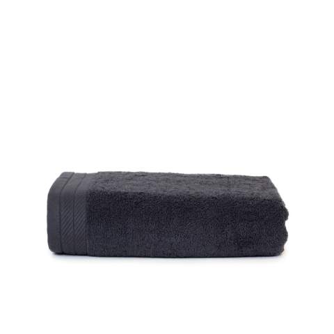 Das Badetuch T1-ORG70 Organic Bath Towel Anthrazit aus Bio-Baumwolle ist eine ökologisch verantwortungsvolle Wahl.<br />Die Größe von 70 x 140 cm ist ideal für jedes Badezimmer.<br />Die Stoffstärke von 550 gr/m2 sorgt für eine optimale Feuchtigkeitsaufnahme und ein weiches Tragegefühl.<br />Die hochwertige gekämmte Baumwolle sorgt für langanhaltende Weichheit.<br />Treffen Sie jetzt Ihre Wahl aus verschiedenen, von Lateinamerika inspirierten Farben.
