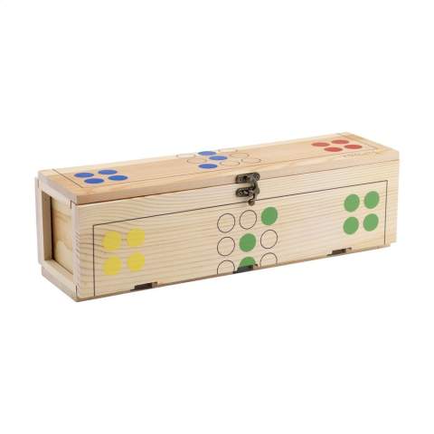 Rackpack Gamebox Ludo : coffret cadeau à vin et un jeu en un. Un coffret cadeau pour une bouteille de vin. La boîte s'ouvre complètement pour révéler un jeu de société complet. Comprend des pièces de jeu en bois colorées dans une pochette en toile robuste. Le cadeau complet pour une soirée jeux réussie. Rackpack : un coffret vin en bois avec une nouvelle seconde vie ! • convient pour une bouteille de vin • bois de pin certifié FSC 100% de 8 à 10 mm • vin non inclus. Chaque article est fourni dans une boite individuelle en papier kraft marron.