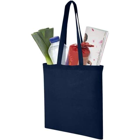 Le sac fourre-tout Madras est le sac idéal à offrir lors d'un événement, d'une conférence ou à utiliser comme sac à provisions pour les petites courses. La densité du coton de 140 g/m² rend le sac robuste, durable et adapté au transport d'articles lourds dans le compartiment principal. Avec ses poignées de 30 cm de long, ce sac fourre-tout est facile à transporter. Fabriqué en Inde et certifié OEKO-Tex. Résistance jusqu'à un poids de 5 kg.
