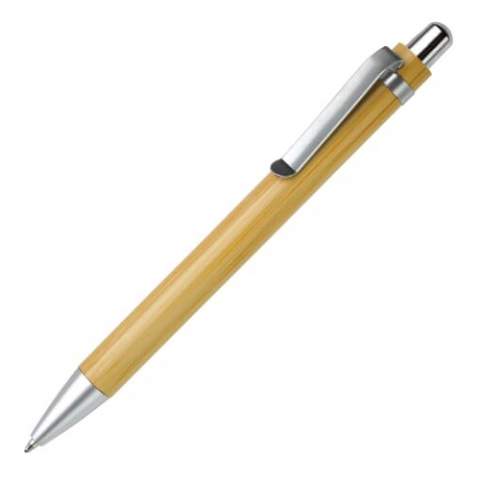 Kugelschreiber aus Bambus Material mit einem Metallclip, metallisiertem Drücker und metallisierter Spitze. Die Standard Schriftfarbe ist blau. 