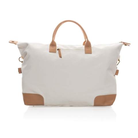 Sac weekend en toile composé de 60% coton recyclé et 40% polyester recyclé avec doublure en polyester recyclé 150D. Avec un compartiment spacieux, poche avant et poignées PU. Le dessous du sac comporte 4 clous en laiton pour garder votre sac propre lorsqu'il est sur le sol. Le traceur AWARE™ qui prouve l'utilisation authentique de la toile recyclée. 2% de chaque vente de produit Impact vendu sera versée en don à Water.org.<br /><br />PVC free: true