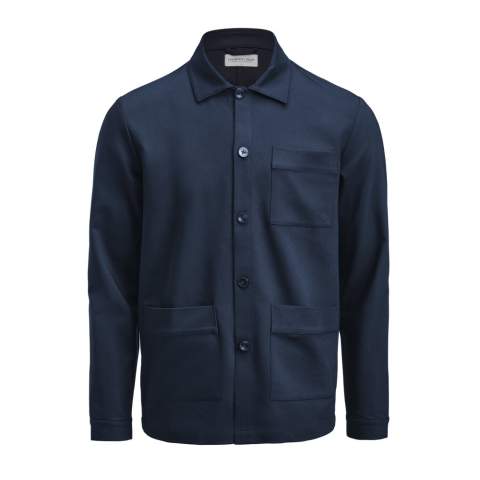 If you think a blazer is too fancy for the occasion – the Patch Pocket Overshirt is the perfect piece to wear over a shirt or t-shirt. Still well-dressed, but not as formal as a blazer. It is made of a modern stretch fabric, partly crafted from recycled materials. Three patch pockets and one inside pocket. Designed in a unisex fit