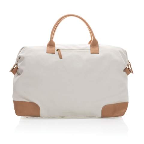 Sac weekend en toile composé de 60% coton recyclé et 40% polyester recyclé avec doublure en polyester recyclé 150D. Avec un compartiment spacieux, poche avant et poignées PU. Le dessous du sac comporte 4 clous en laiton pour garder votre sac propre lorsqu'il est sur le sol. Le traceur AWARE™ qui prouve l'utilisation authentique de la toile recyclée. 2% de chaque vente de produit Impact vendu sera versée en don à Water.org.<br /><br />PVC free: true