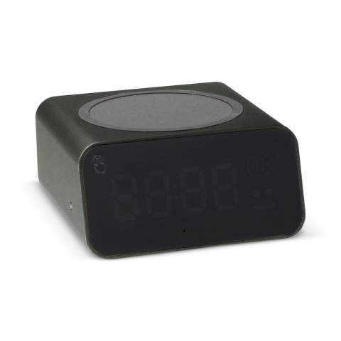 Erleben Sie Innovation! Unsere Uhr mit kabellosem Ladegerät, die aus recyceltem Aluminium gefertigt ist, liefert eine schnelle 15-W-Ladung. Das Smiley-Symbol leuchtet während des Schnellladevorgangs. Mit Temperaturüberwachung, automatischer Zeiteinstellung und einer Weckfunktion ist sie ein Meilenstein in Sachen Komfort und Nachhaltigkeit.
