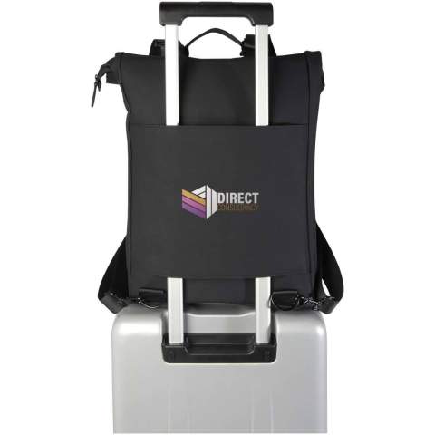 Der Turner Rolltop-Rucksack besteht zu 51 % aus GRS-zertifiziertem, recyceltem Kunststoff und das Innenfutter ist aus 100 % GRS-zertifiziertem RPET. Der Rucksack verfügt über ein gepolstertes 15,6" Laptopfach, ein gepolstertes Tabletfach, einen internen Riemen zur Befestigung einer Wasserflasche und ein Reißverschlussfach für kleinere Gegenstände. Das Hauptfach ist mit einem Rolltop-Verschluss ausgestattet, der mit einer Schnalle sicher verschlossen werden kann. Ein Gepäckgurt auf der Rückseite ermöglicht die einfache Befestigung am Rollgepäck und macht die Tasche zu einem praktischen Reisebegleiter. Fassungsvermögen: 12 Liter.