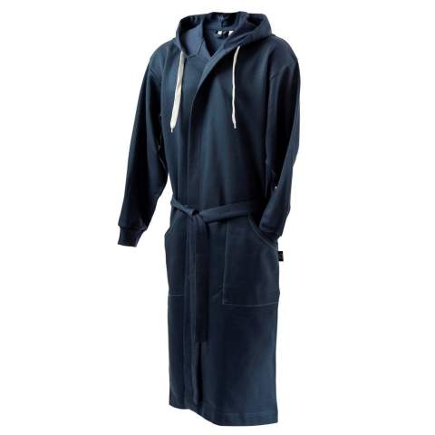 Le Badrock de Kosta Linnewäfveri en taille L/XL est sa propre variante de la robe de bain traditionnelle ! Le Badrock est une magnifique veste hybride fabriquée dans un tissu dit "collège". Le peignoir peut être porté après l'entraînement, le bain ou simplement pour se blottir dedans. Il est doté de deux poches et d'une capuche, et la ceinture à la taille n'est bien sûr pas absente. Kosta Linnewäfveri est synonyme de qualité et de longévité.