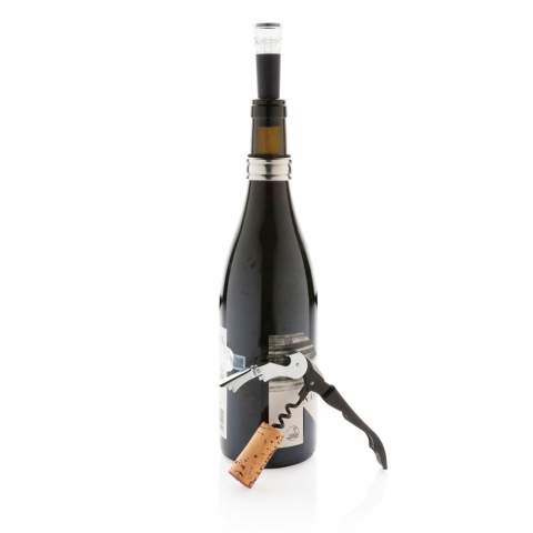 Have everything you need to open and serve your favourite wines with this 3 pcs wine set. The set consists of a waiter's corkscrew, foil cutter and drip ring. Packed in a luxury gift box.