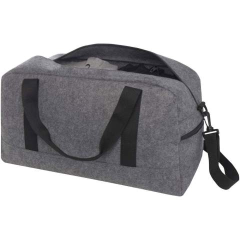 Multifunctionele duffel bag gemaakt van zacht en duurzaam hoogwaardig GRS gecertificeerd gerecycled vilt. Met een groot hoofdvak, een voorvak met rits, een zijvak, afneembare en verstelbare schouderbanden en comfortabele katoenen handgrepen om de tas op verschillende manieren te dragen. Uitgerust met kleine voetjes/noppen aan de onderkant van de tas, waardoor deze iets van de grond af staat. Zo komt er geen vuil of vocht in contact met de tas. Inhoud: 35 liter.