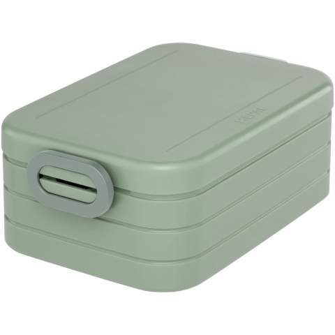 Lunchbox met een strakke afdichtingsring om de inhoud fris en smakelijk te houden. Geschikt voor 4 boterhammen. Verdeler inbegrepen. Capaciteit is 900 ml. Vaatwasserbestendig. BPA-vrij. 2 jaar Mepal garantie.