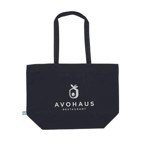 WoW! Einkaufstasche mit langen Henkeln aus 100% fest gewebtem, extra schwerem Bio-Canvas (320 g/m²). Mit langen Griffe und Reißverschluss. Die großzügige, robuste Tasche bietet viel Platz. GOTS-zertifiziert. GRS-zertifiziert. Gesamtes recyceltes Material: 95%. Fassungsvermögen ca. 28 Liter.