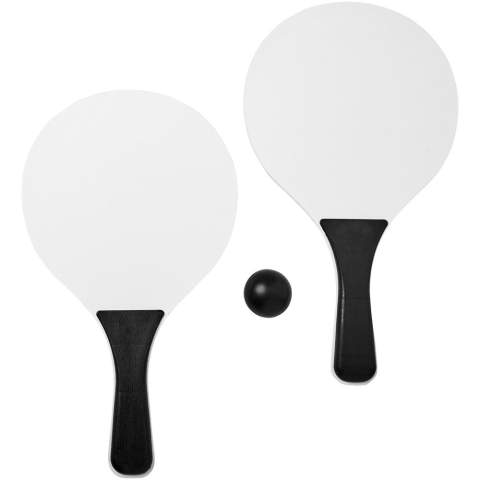 Immer Spaß mit diesem Strandspiel-Set, das in einer Vielzahl von Farben angeboten wird. Dieses strapazierfähige Strandspiel-Set ist aus MDF-Holz mit farbigem PP-Griff gefertigt. Zusammen mit einem weichen Ball in gleicher Farbe in einer Netzpackung für einfachen Transport zu einem lustigen Strandtag verpackt. Achtung! Nicht für Kinder unter drei Jahren geeignet. Verschluckbare kleine Kugeln, Erstickungsgefahr.