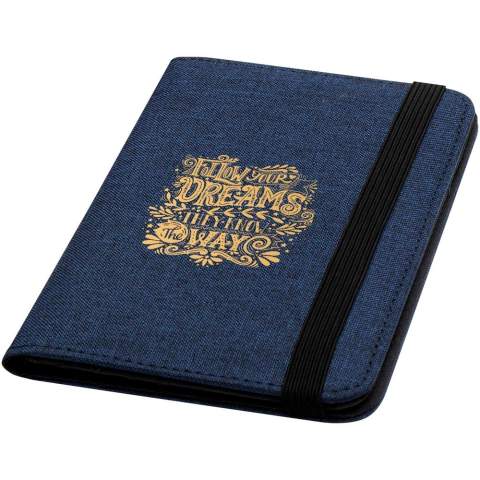 Le porte-passeport RFID Ross est fabriqué en polyester recyclé et est idéal pour les globe-trotteurs. Il comprend des poches dédiées au passeport, aux billets, aux cartes de crédit et autres objets. La fermeture élastique garde le contenu en sécurité.