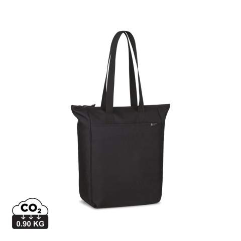 Sac fourre-tout classique, moderne et durable en utilisant du tissu recyclé et des sangles fabriquées à partir de bouteilles en plastique recyclées. Poche frontale pour ranger les accessoires. Ouverture à zip pour accès au grand compartiment principal. Poches intérieures zippées pour un rangement supplémentaire. Passeport digital et carte dídentite virtuel AWARE™ inclus, offre un moyen incontestable de suivre et de valider l'impact de la composition des textiles, de l'origine au consommateur. Pour y accéder, scannez le code QR situé à l'intérieur du produit ou visitez le site wearaware.co pour en savoir plus. Disponible des deux côtés de l'Atlantique. Cet article est également proposé par Gemline pour les clients des États-Unis et du Canada.<br /><br />PVC free: true