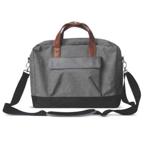 Ce sac pour ordinateur Brixton est une sacoche design Toppoint. Ce sac moderne offre beaucoup d'espace de rangement pour vos appareils. La conception robuste offre aussi une protection optimale. Fabriqué en polyester 300D.