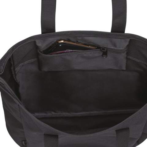 Sac fourre-tout classique, moderne et durable en utilisant du tissu recyclé et des sangles fabriquées à partir de bouteilles en plastique recyclées. Poche frontale pour ranger les accessoires. Ouverture à zip pour accès au grand compartiment principal. Poches intérieures zippées pour un rangement supplémentaire. Passeport digital et carte dídentite virtuel AWARE™ inclus, offre un moyen incontestable de suivre et de valider l'impact de la composition des textiles, de l'origine au consommateur. Pour y accéder, scannez le code QR situé à l'intérieur du produit ou visitez le site wearaware.co pour en savoir plus. Disponible des deux côtés de l'Atlantique. Cet article est également proposé par Gemline pour les clients des États-Unis et du Canada.<br /><br />PVC free: true